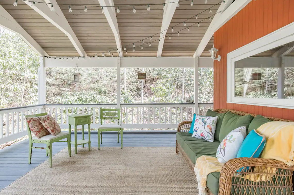 These images can only be used with stories related to Airbnb listings.