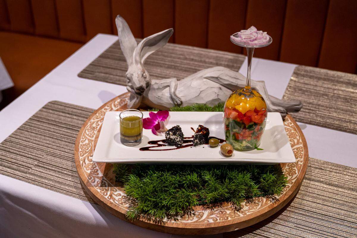 Deluxe Dining has exotic dishes with creative presentations and artistic additions.