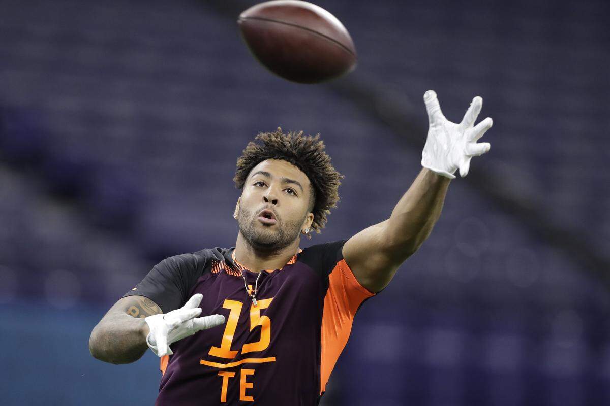 Alabama tight end Irv Smith Jr. doesn’t play a position of need for the Panthers, but could form a nice tandem with Ian Thomas after a year under Greg Olsen.