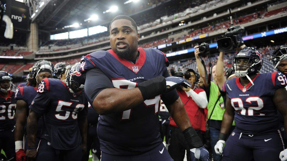 The Carolina Panthers signed former Houston Texans and Denver Broncos offensive tackle Chris Clark (74) this week, and he might start at left tackle less than a week after joining the roster.