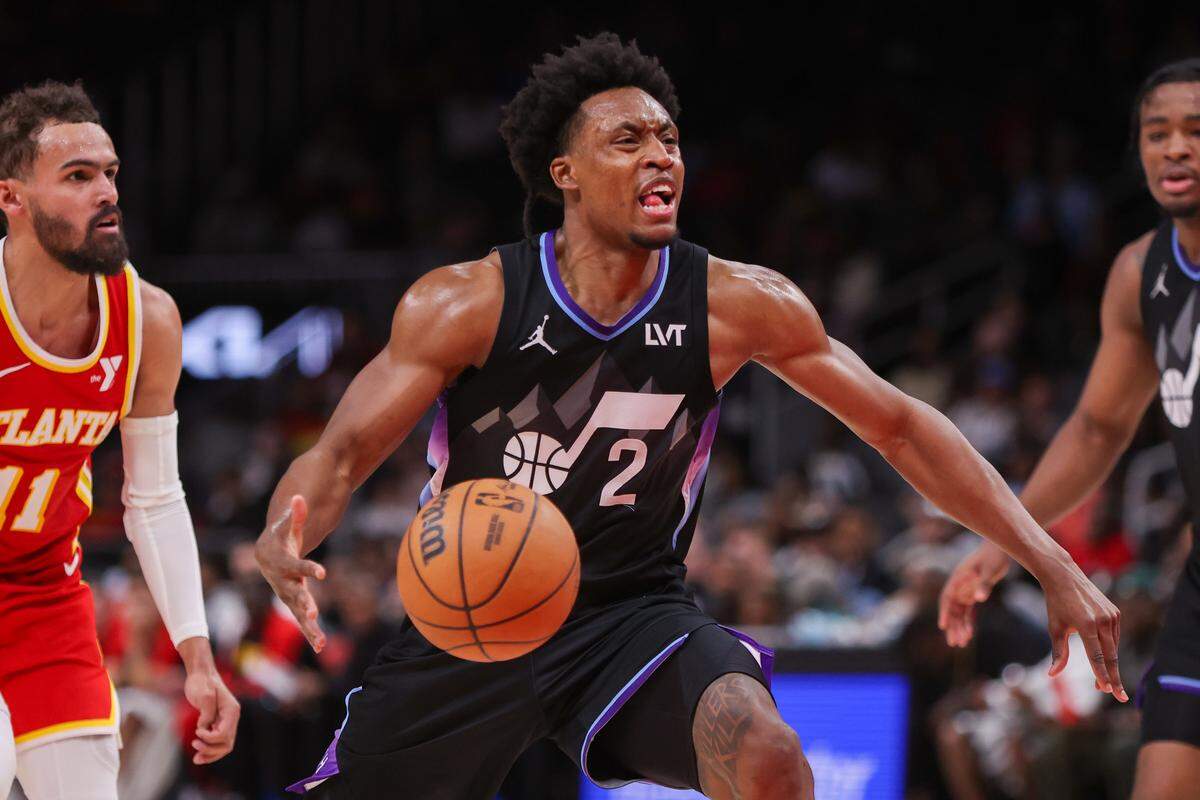 Collin Sexton (2) drives to the basket against the Atlanta Hawks in the fourth quarter at State Farm Arena.