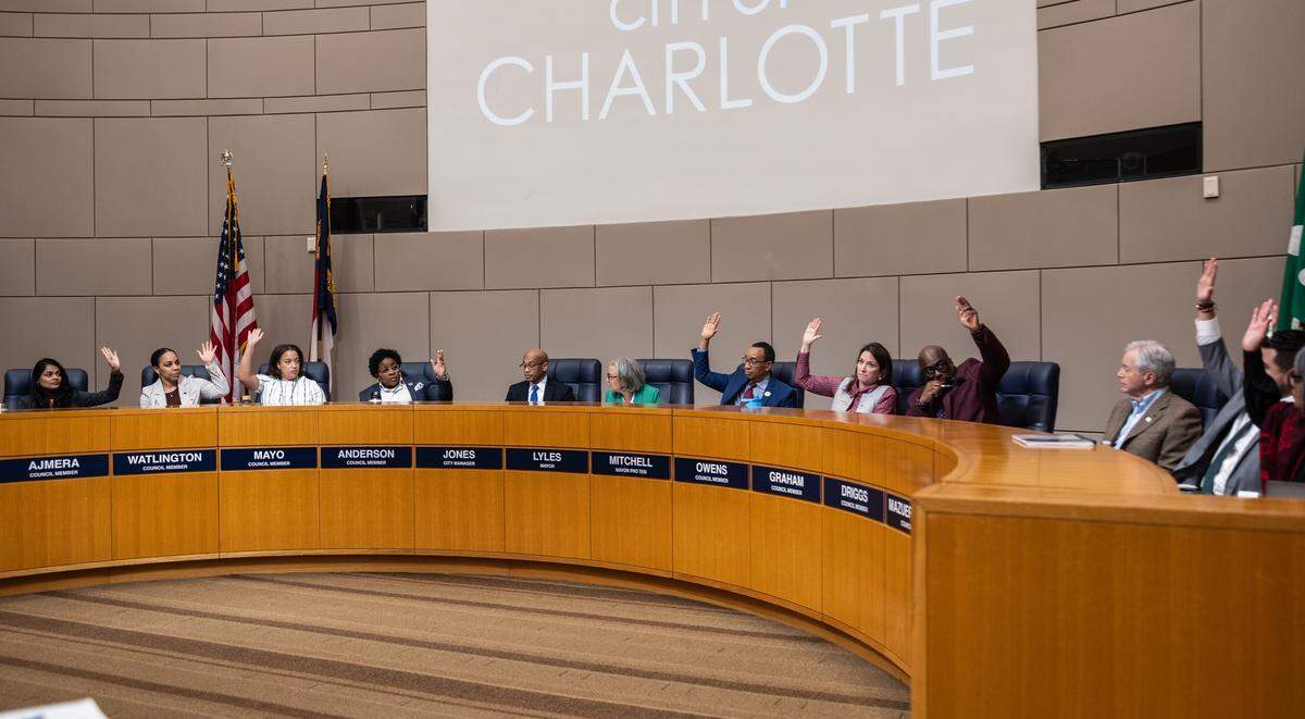 Council members vote to add the the I-77 project to the agenda during the City Council meeting at the Charlotte-Mecklenburg Government Center in Charlotte, N.C., on Monday, February 23, 2026.