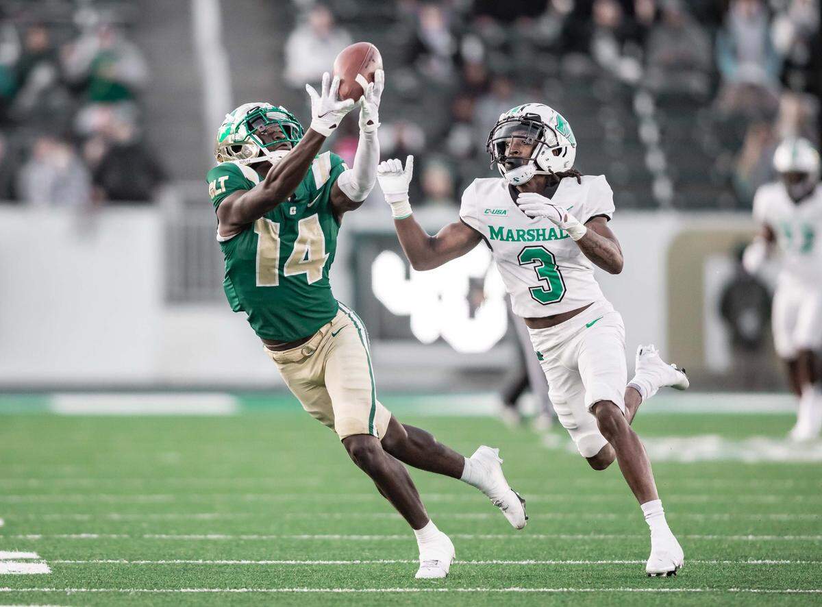 Charlotte’s Grant DuBose attempts the make the catch during 3rd quarter action. Charlotte would host Marshall Saturday November 20, 2021.