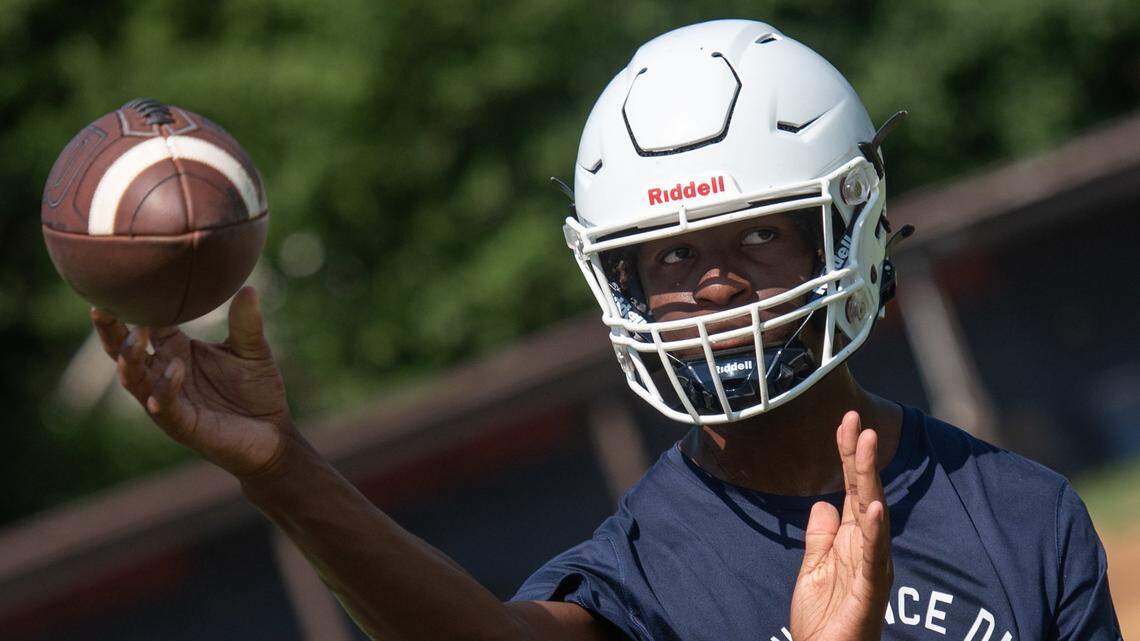 Little-known Charlotte high school QB, who threw 26 passes last year, commits to UNC