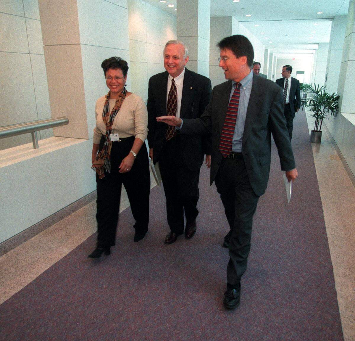 8/27/99 New Charlotte police chief Darrel Stephens, center, heads to be introduced to city officials Friday as he walks through the Government Center with deputy city manger Vi Alexander Lyles, left, and Mayor Pat McCrory.