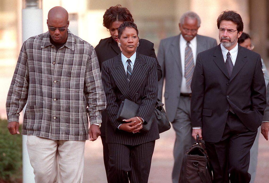 Theodry Carruth (center) makes her way to the Mecklenburg Criminal Courts Building with defense attorney David Rudolf (right) on Oct. 23, 2000, when jury selection began. Rudolf defended her son Rae Carruth, a former Carolina Panther wide receiver, in the capital murder trial.