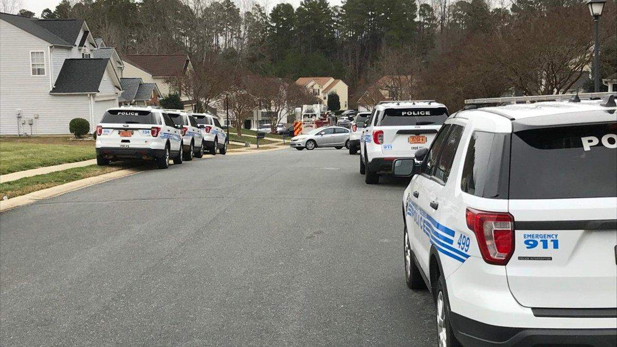 Charlotte-Mecklenburg police are trying to diffuse a standoff with a suspect who is barricaded in a north Charlotte neighborhood on Tuesday, Dec. 21, 2021.