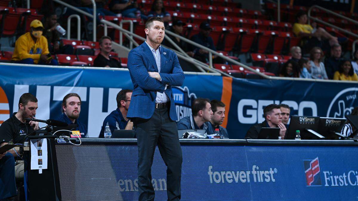 Mike Morrell coach UNC Asheville during the 2022 Big South Men’s Basketball Championship.