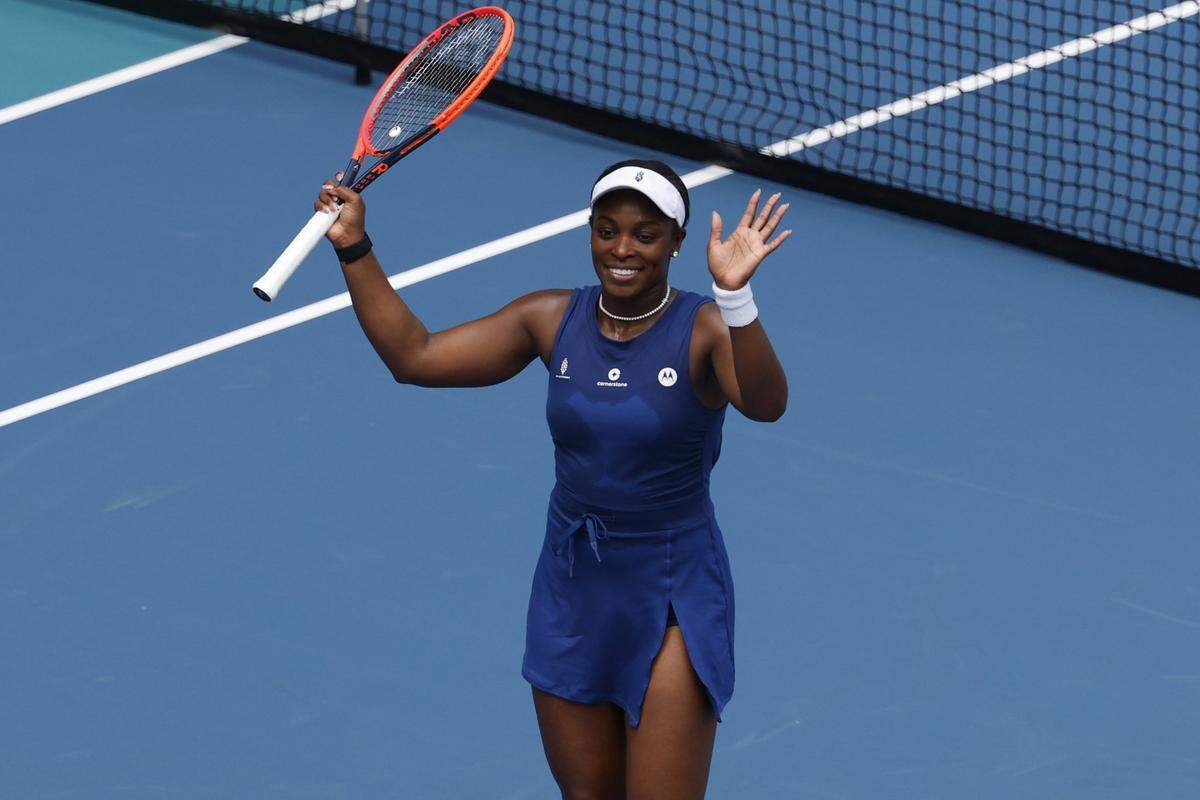 Mar 20, 2024; Miami Gardens, FL, USA; Sloane Stephens (USA) (L) waves to the crowd after her match against Angelique Kerber (GER) (R) after their match on day three of the Miami Open at Hard Rock Stadium. Mandatory Credit: Geoff Burke-USA TODAY Sports