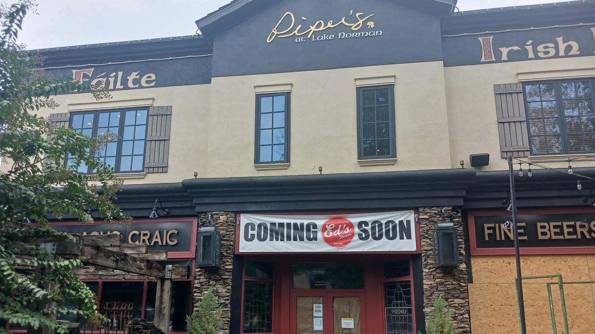 A venerable pub in Charlotte’s Dilworth neighborhood is expanding to Lake Norman.