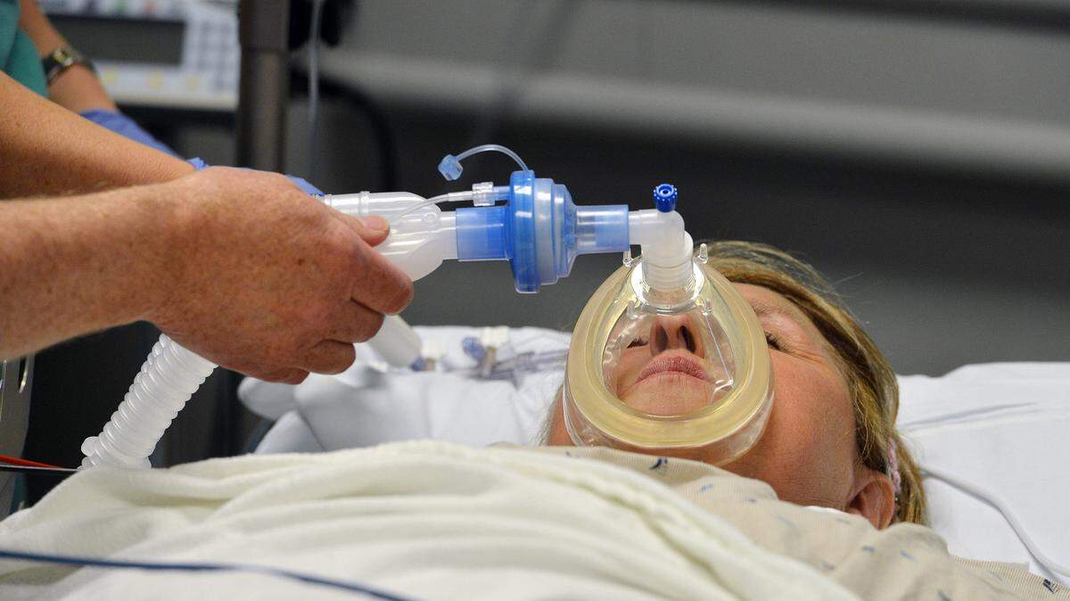 A push is underway that would allow Certified Anesthesiologist Assistants to work in Washington state.
