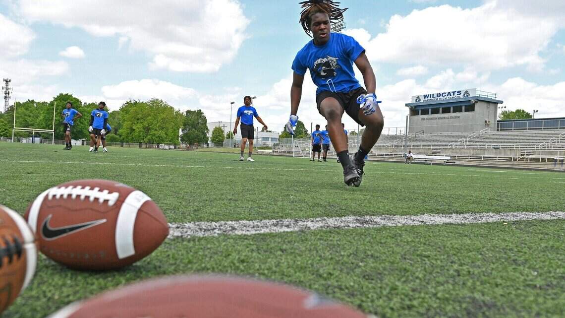 Transfers surge in Charlotte football; Coaches call for rules as ‘wild west’ grows