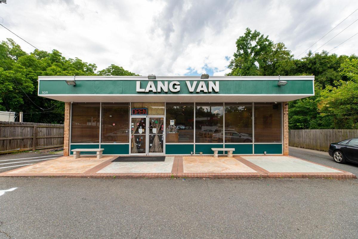 Lang Van, which opened in 1990, has struggled through the COVID-19 pandemic. Customers rushed to the rescue.