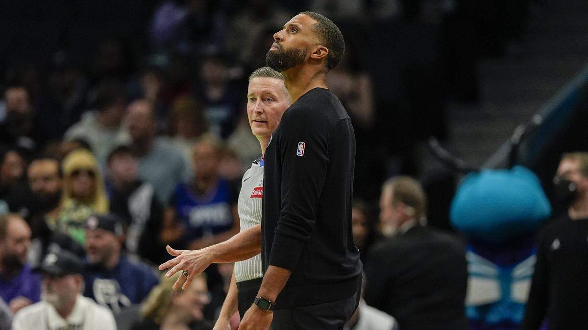 Charlotte Hornets head coach Charles Lee watches a replay with an official during the first quarter against the LA Clippers at Spectrum Center.