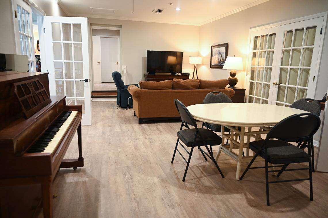 Samaritan House offers communal spaces where people can watch television, play the piano or sit at a table and talk at one of the of the amenities at Charlotte’s only medical respite facility, set to open on July 17th. The facility will serve unhoused people exiting the hospital. They stay for the duration of their recovery, which is usually around a month, and receive hot meals, a bed to sleep in and transport to and from their medical appointments.