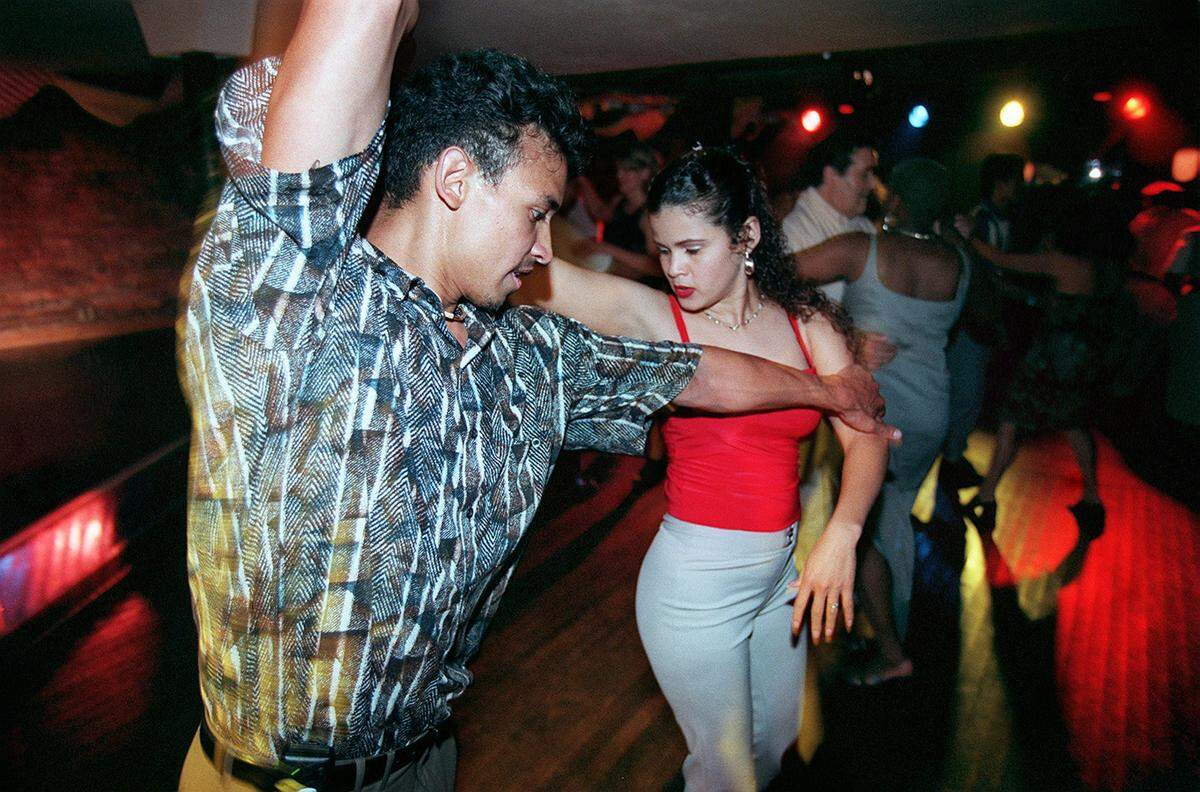 Eduardo Valle heats it up on the dance floor with Maritza Nunez in June 1999 at Latin music dance club Salamandra.