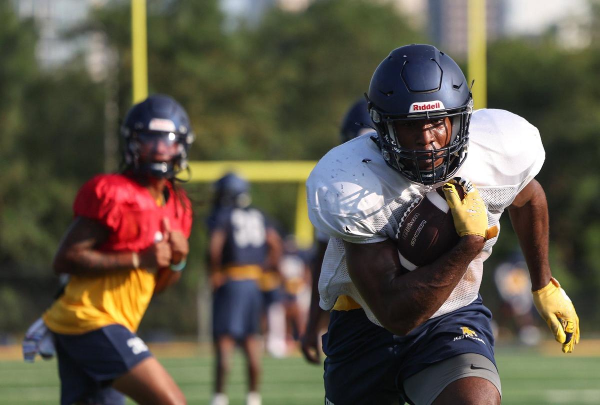 Johnson C. Smith running back Jaquarius Crouch runs the ball after a handoff during practice in Charlotte, NC on Tuesday, August 27, 2024.