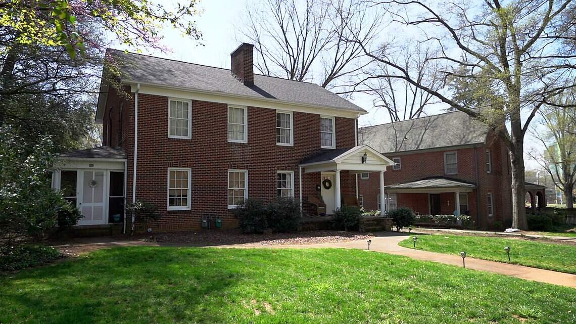 Charlotte council narrowly keeps changes to single-family zoning in city’s growth plan