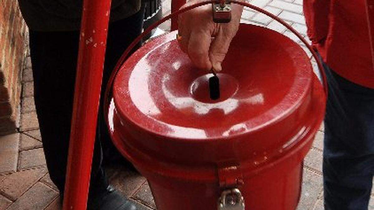 A thief reportedly stole a Salvation Army of Bellingham Red Kettle and $800 in donations Tuesday at the Lakeway Fred Meyer from a bell ringer in a wheelchair.