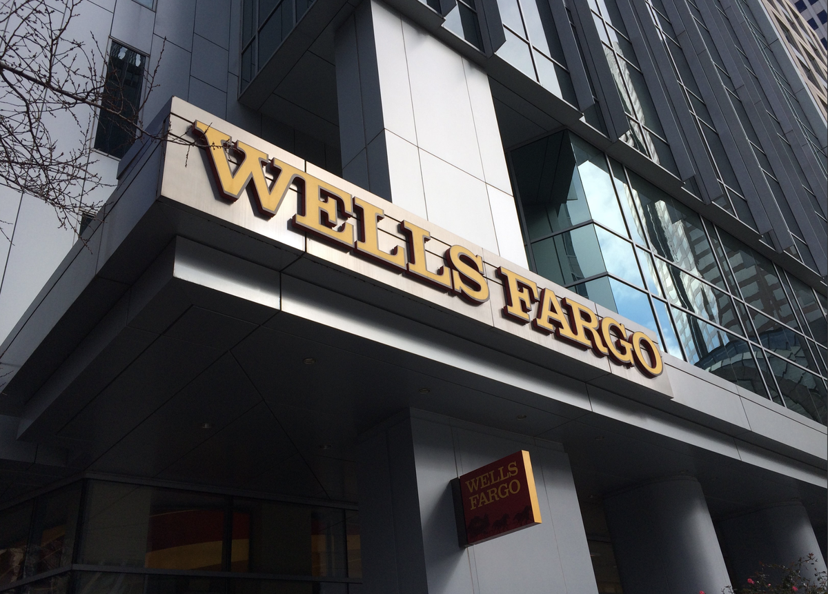 Wells Fargo’s has submitted a rezoning petition for two skyline signs on each side of the 550 S. Tryon St. tower in Charlotte.