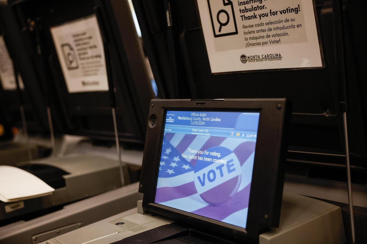 166 ballot machines are used as Mecklenburg officials hold a recount in NC Supreme Court race, Tricia Cotham’s win over Nicole Sidman, and Woodson Bradley’s win over Stacie McGinn, at Valerie C. Woodard Community Resource Center in Charlotte, NC on Thursday, November 21, 2024.