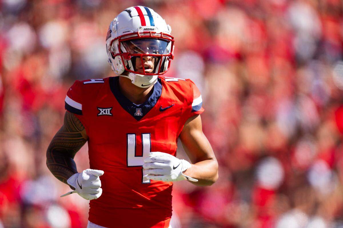 Arizona Wildcats wide receiver Tetairoa McMillan (4) against the Colorado Buffaloes last season at Arizona Stadium.