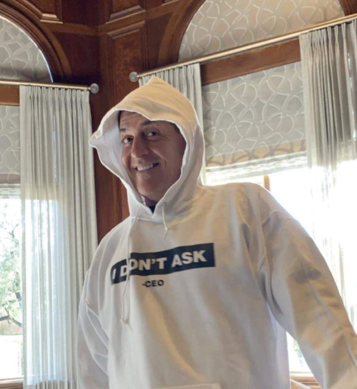 Mark Cuban, an entrepreneur known for his role on Shark Tank, wears Max Dressler’s sweatshirt.