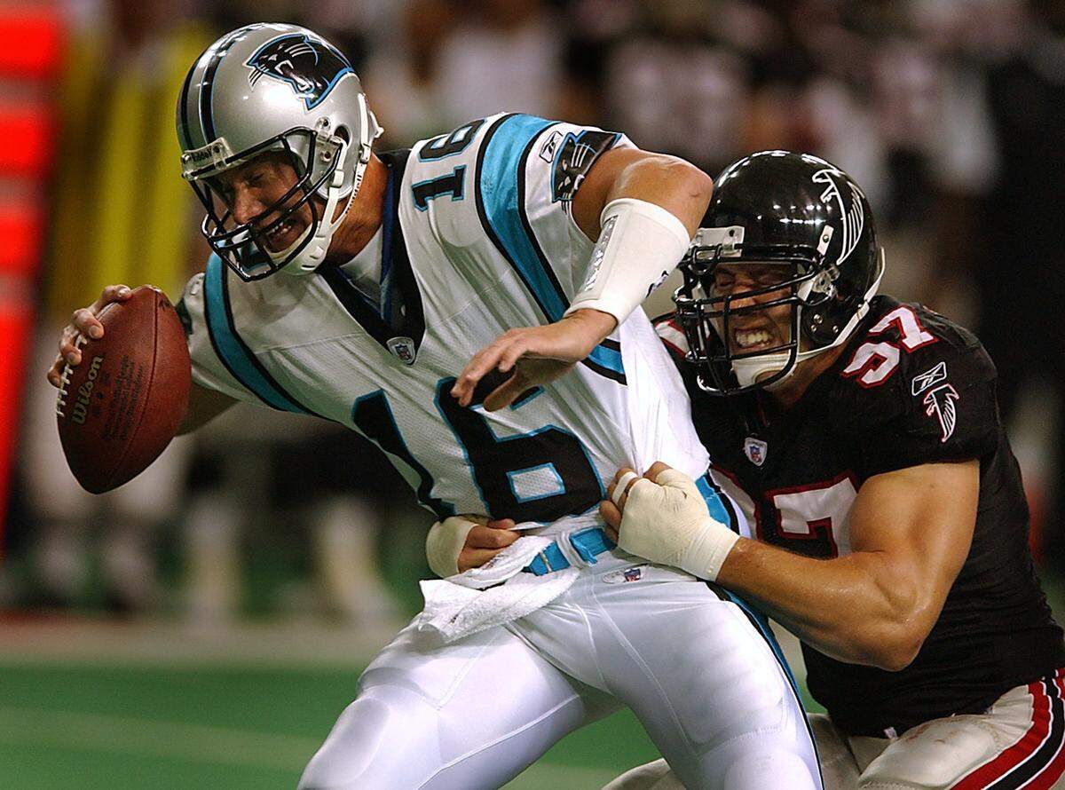 Chris Weinke (16) was a former Heisman Trophy winner at Florida State, but with the Panthers he went 2-17 as a starter.
