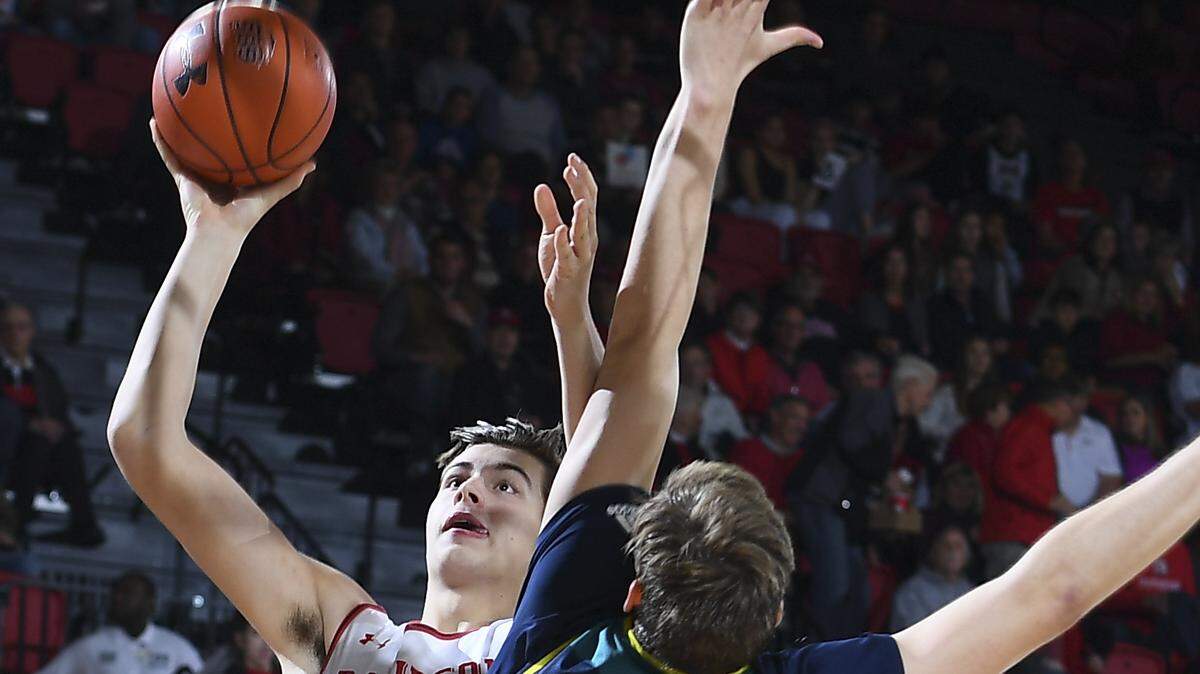 Davidson’s Luka Brajkovic (35) of Davidson scores two of his 17 first-half points over Marten Linssen (23) of UNC Wilmington on Saturdayin early first half basketball action at Belk Arena on Saturday, November 16, 2019 in Davidson, North Carolina.
