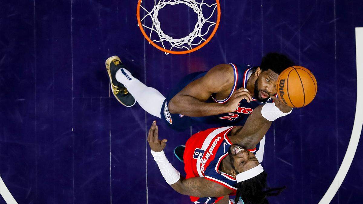 The arrival of Montrezl Harrell, left, benefits the Charlotte Hornets in several ways. (AP File Photo/Chris Szagola)