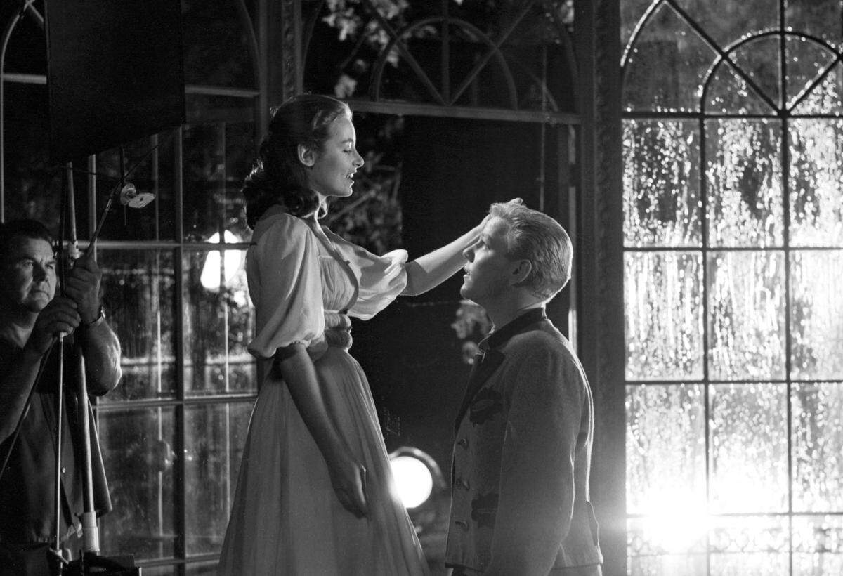 A behind-the-scenes shot of the famous “The Sound of Music” gazebo scene with Daniel Truhitte as Rolf and Charmian Carr as Liesl.