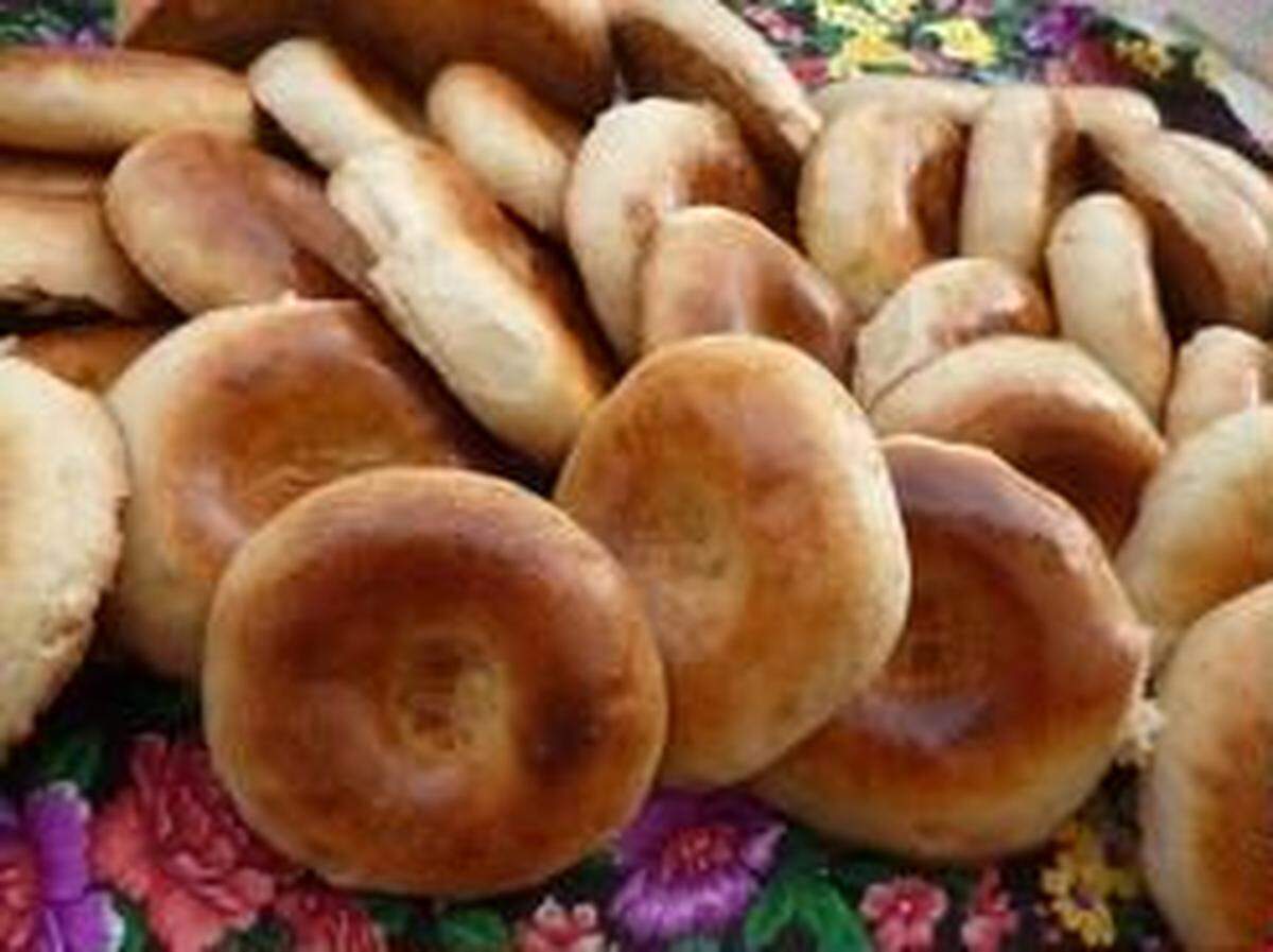 Halal Eats, a new restaurant at Charlotte’s South End Eats, offers Tandoor Kulcha, a bagel that is served with plov.