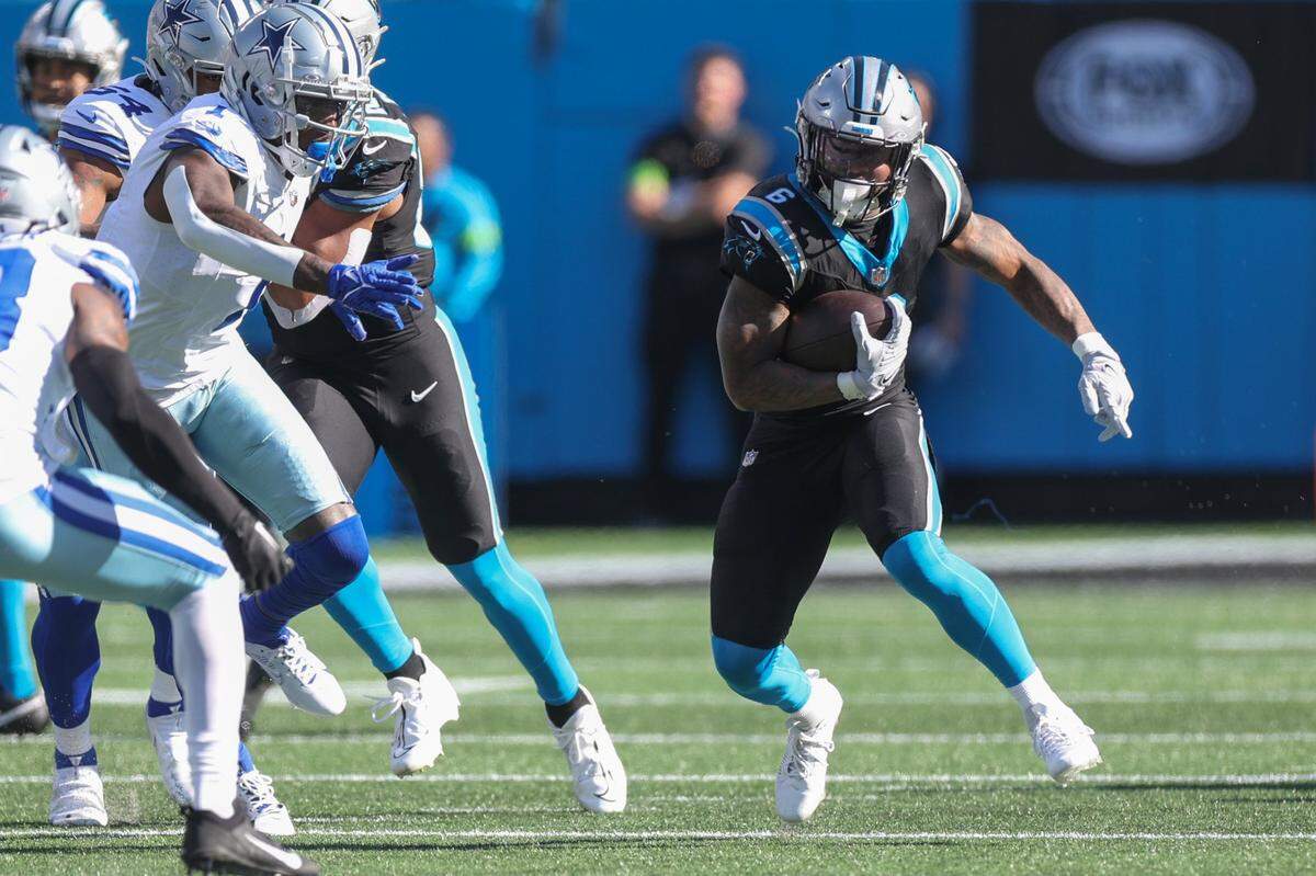 Panthers running back Miles Sanders (6) runs the ball against Dallas at Bank of America Stadium on Sunday, November 19, 2023 in Charlotte. Sanders has only rushed for 15 yards total in the last three Panther games.