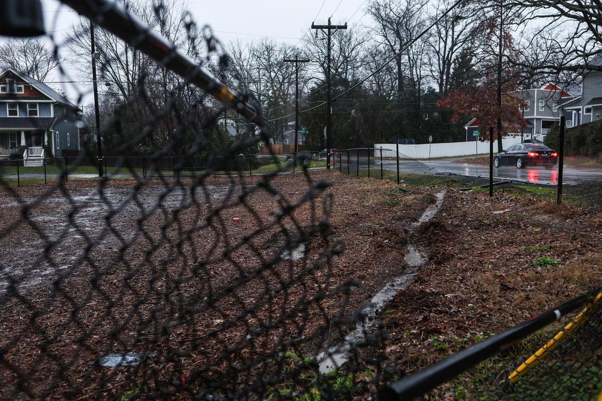 Earlier this week a drunk driver drove their vehicle into the Plaza Shamrock pop-up dog park, destroying the park’s fence. This most recent incident was the third one in the last eighteen months, the second involving a drunk driver. Concerned residents of the homeowners association near the park collectively paid for reflective tape to go on the fence to make it more visible, especially at night.