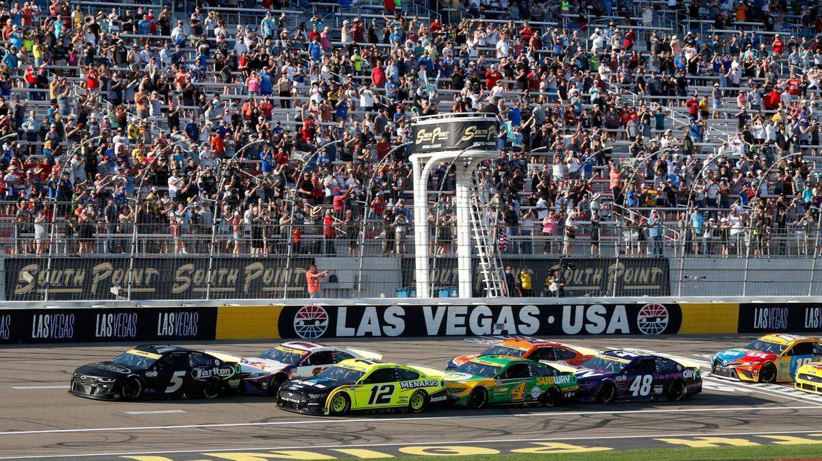Drivers get the green flag at the start of a NASCAR Cup Series auto race at Las Vegas Motor Speedway, Sunday, Sept. 26, 2021, in Las Vegas. (AP Photo/Steve Marcus)
