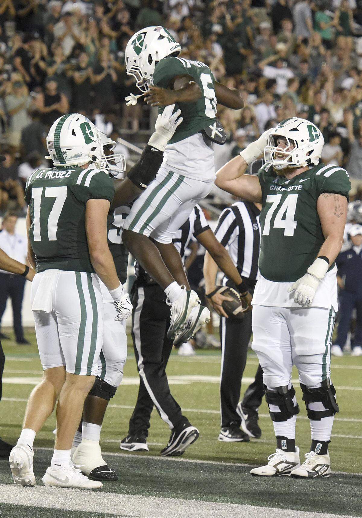 Charlotte’s Rod Gainey Jr. (6) celebrates with teammates after scoring a third-quarter touchdown against Monmouth in Week 3 at Richardson Stadium. 