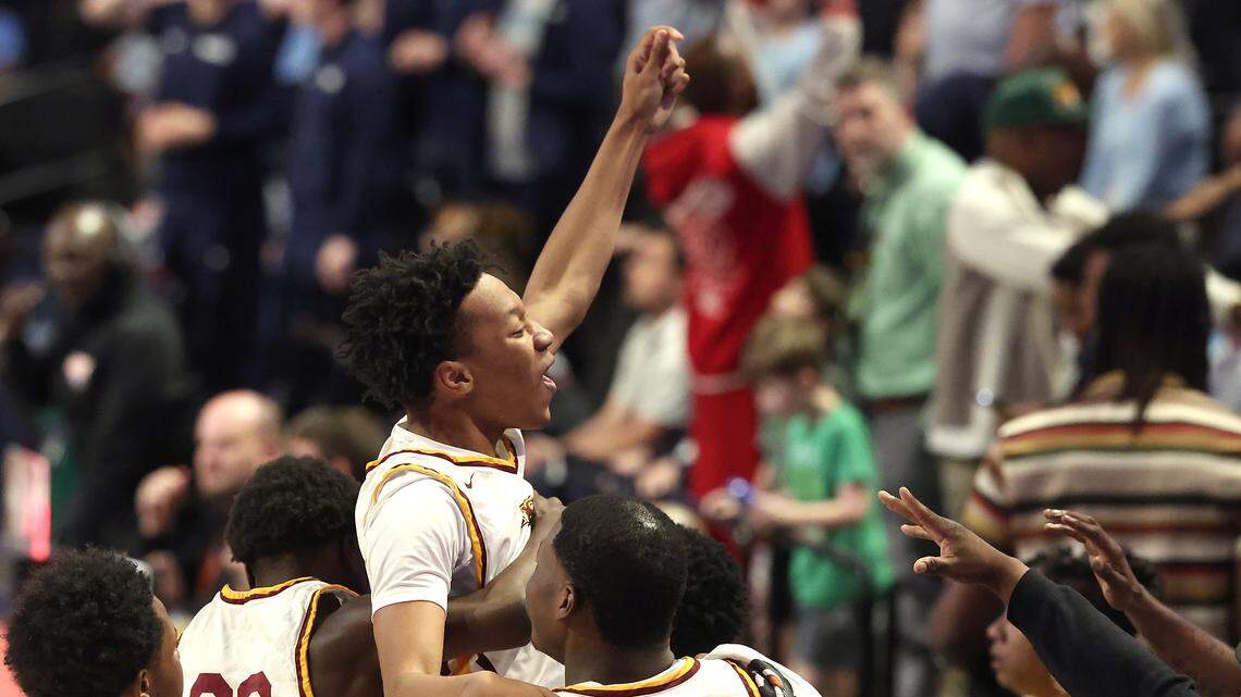 West Charlotte rallies past Wilmington Hoggard for seventh boys’ basketball title