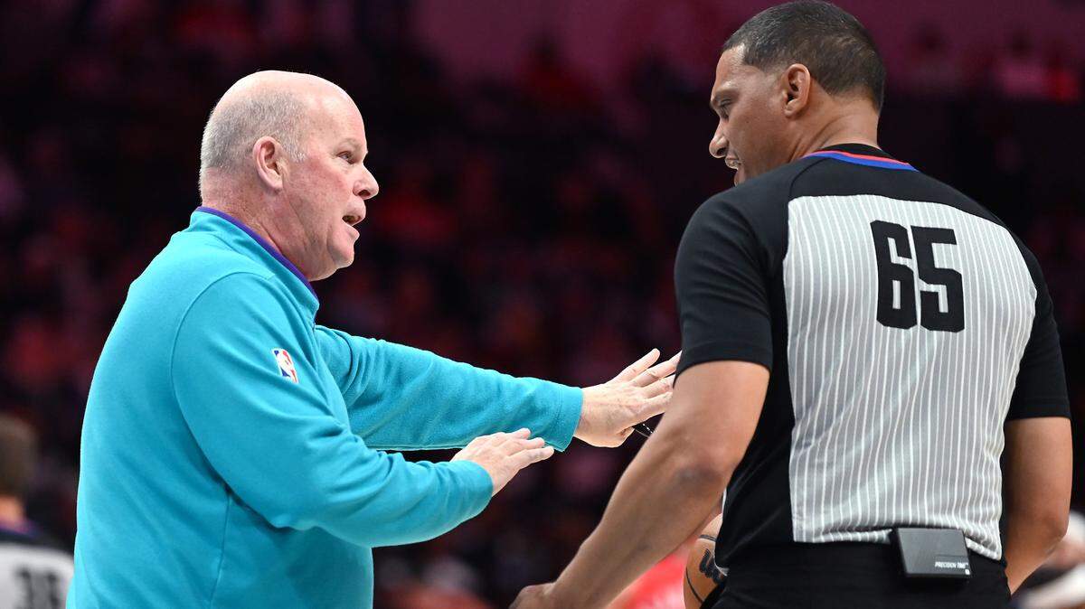 Charlotte Hornets head coach Steve Clifford, left, discusses a call with NBA umpire Nate Green, right, during second half action against the New Orleans Pelicans on Friday, October 21, 2022 at Spectrum Center in Charlotte, NC. Charlotte lost, 124-112.