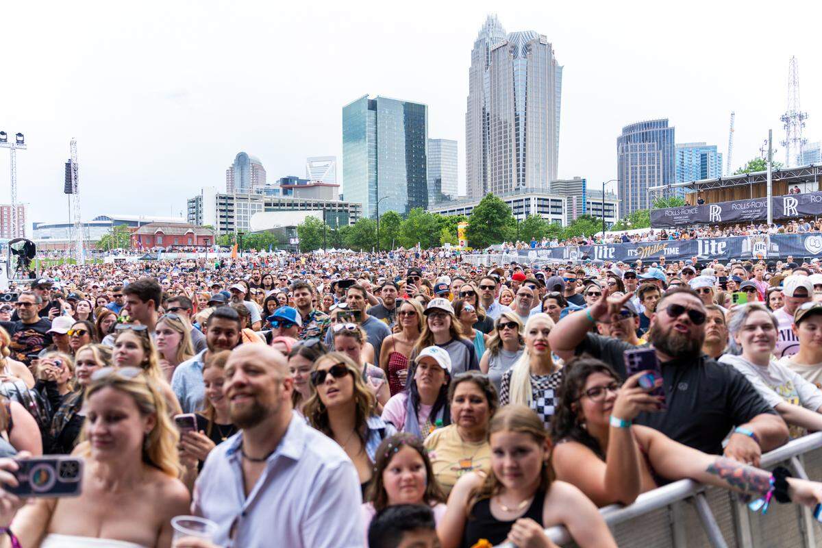 Fans at Lovin’ Life Music Fest 2025.