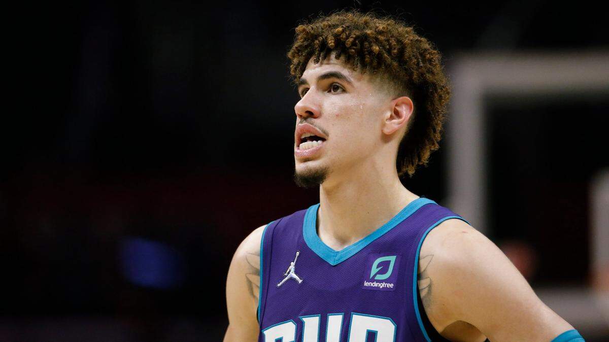 Charlotte Hornets guard LaMelo Ball (2) struggled again in the fourth quarter in the loss at the LA Clippers on Sunday night.