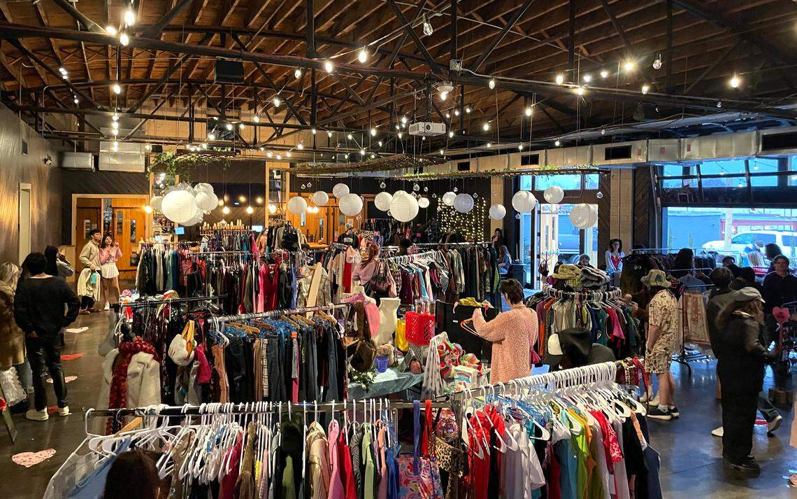 Noughties Market CLT, which you may be familiar with from its previous pop-ups at Heist Brewery, will participate in ThriftCon.