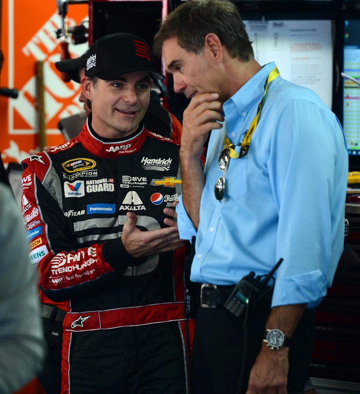 Gordon and his longtime crew chief Ray Evernham (right) won three championships together at Hendrick Motorsports in 1995, 1997, and 1998.