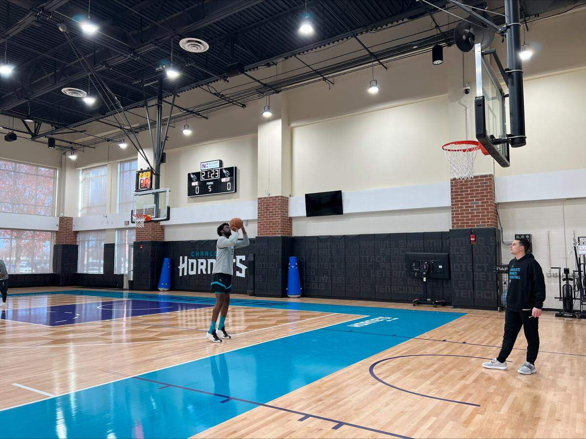 Charlotte Hornets center Mark Williams working out during practice on Dec. 2, 2024.