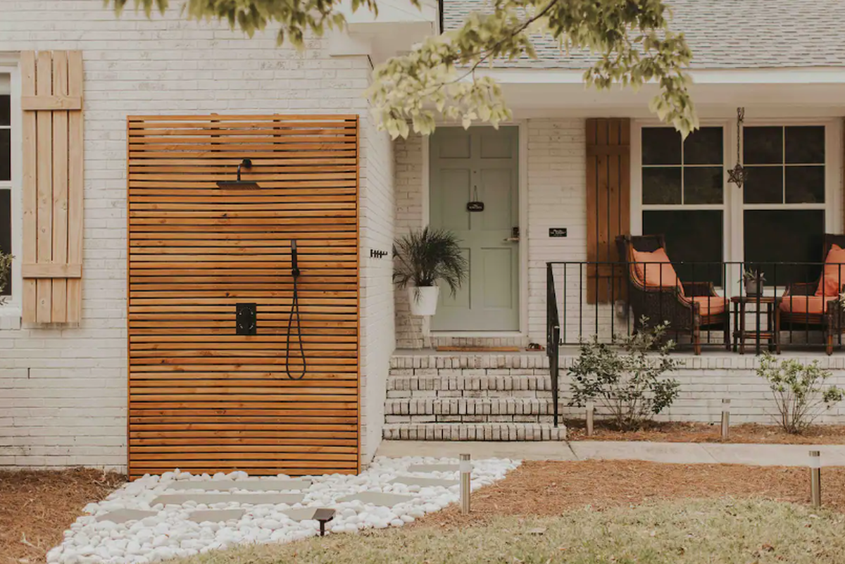 These images can only be used with stories related to Airbnb listings.