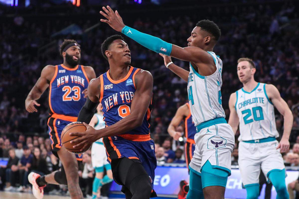 Knicks guard RJ Barrett (9) looks to drive past Hornets forward Brandon Miller (24) in the first quarter at Madison Square Garden.