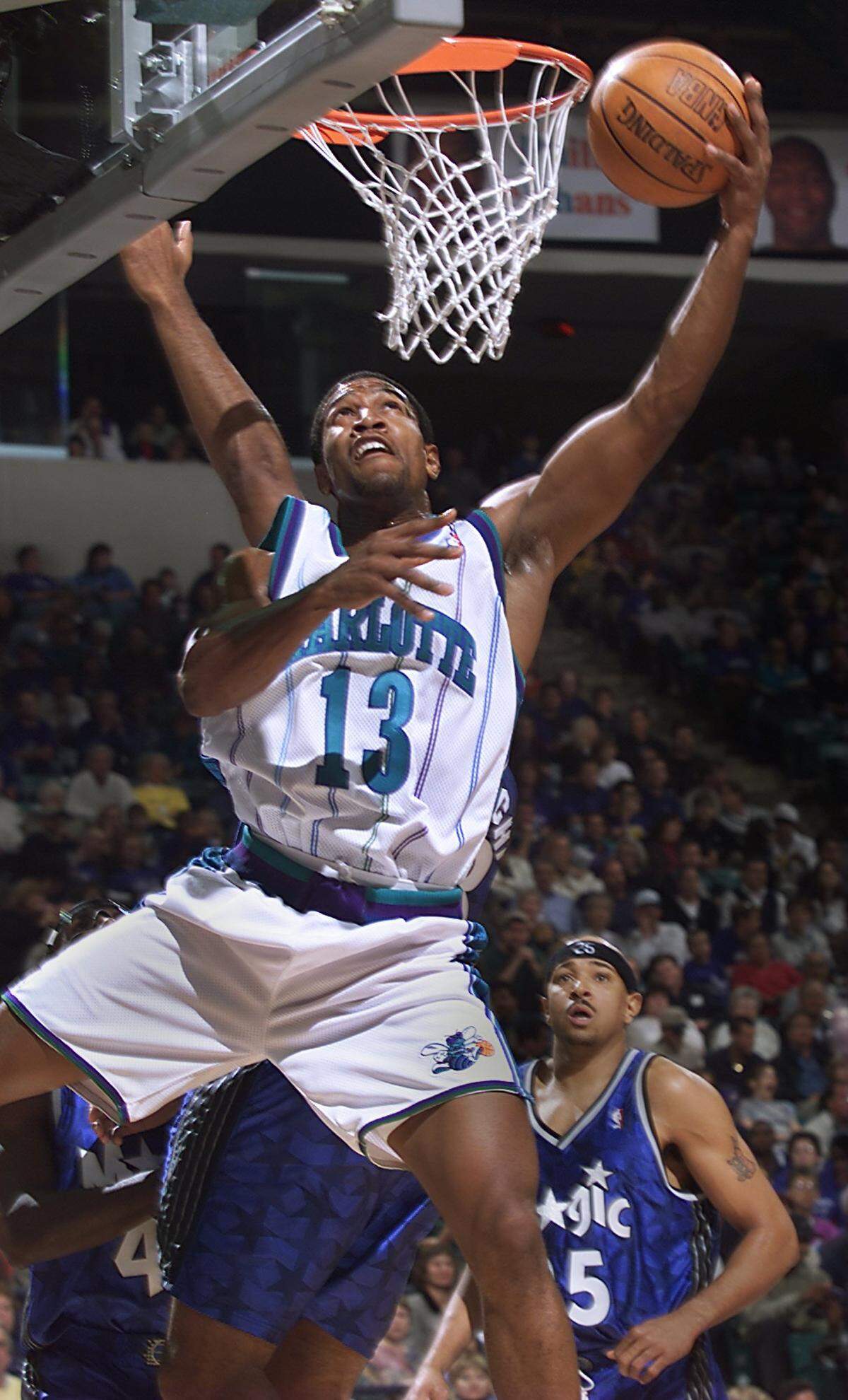 Bobby Phills goes up and scores for the Charlotte Hornets in November 1999.