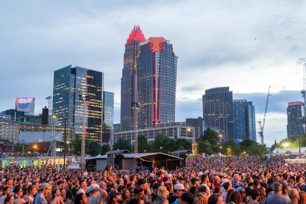 Fans at Lovin’ Life Music Fest 2025.