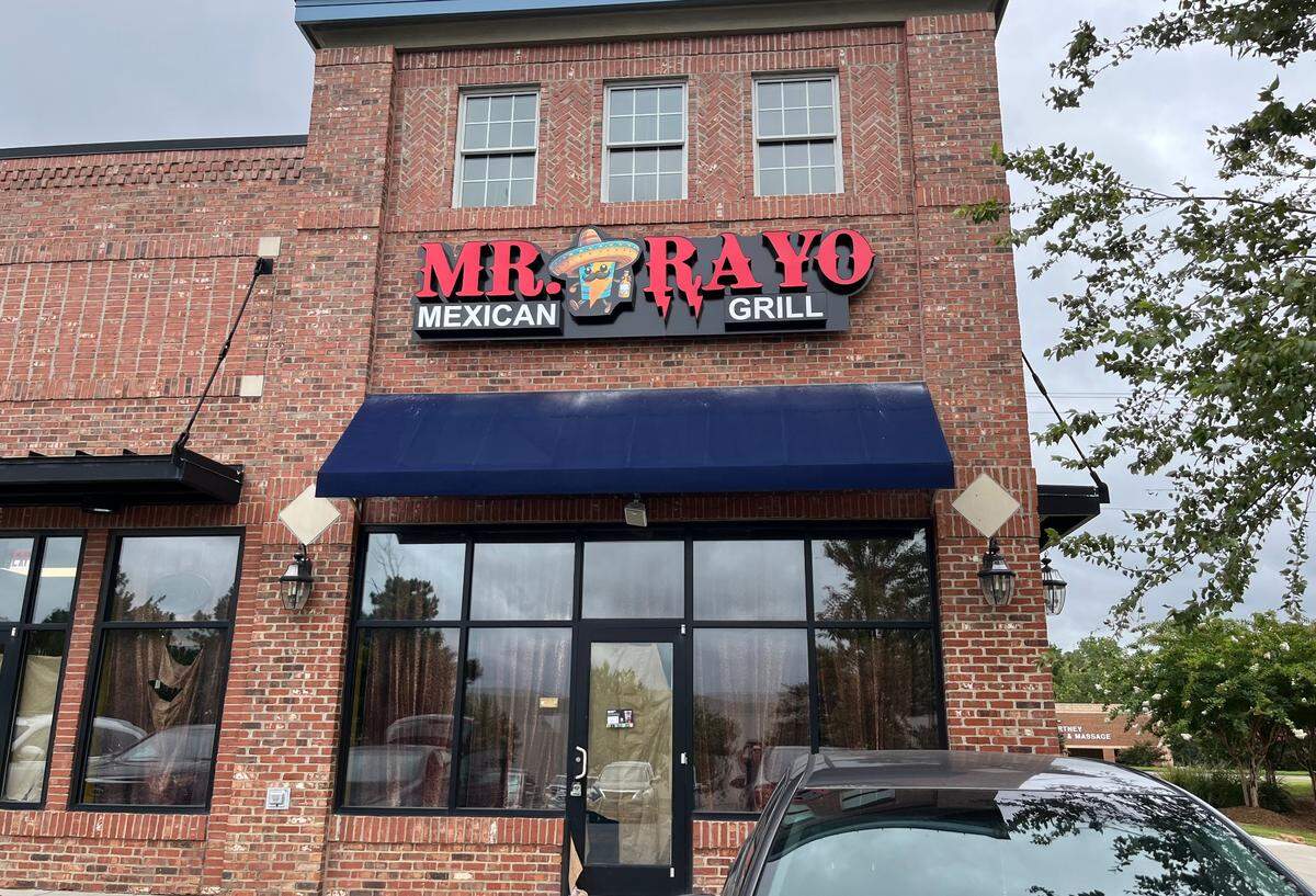 Mr. Rayo Mexican Grill is located at 855 Gold Hill Road, #111.