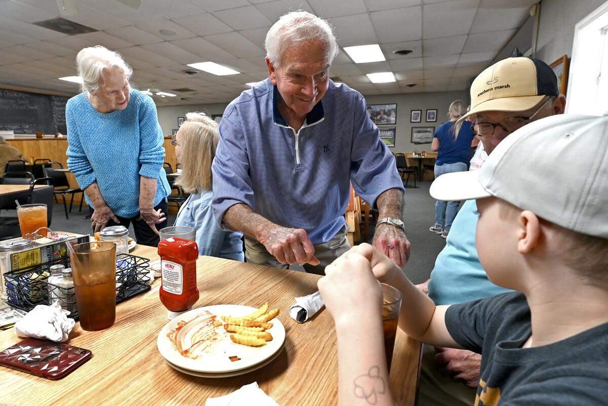 Former New York Yankees second baseman Bobby Richardson, center, speaks to a young boy at Guignard Diner in Sumter, S.C., on Monday, April 3, 2023.