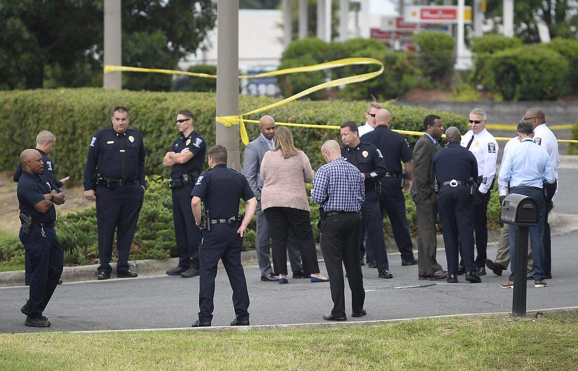 Charlotte-Mecklenburg Police prepare to investigate a shooting at a Steak Ôn Shake in the 9700 block of South Boulevard on Tuesday, July 9, 2019. The shooting incident left one person dead and two with life-threatening injuries. Medic reported the person was declared Ôdead on arrivalÕ at a hospital.